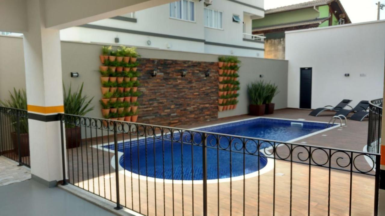 Var-101A Dpto Amplio En Condominio Cerrado Con Piscina Bombinhas Buitenkant foto